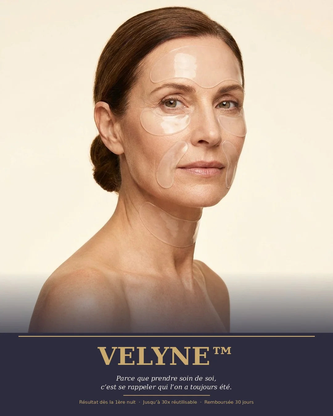 Femme portant les patchs silicone anti-rides Velyne™ — résultats visibles dès la 1ère nuit